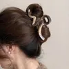 クランプ大型女性ヘアクリップグラデーションカラー幾何学波ヘアサメのクリップボウデザイナー気質ヘアアクセサリー女性帽子Y240425