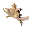 Decoratieve bloemen Simulatie Rose Dry Bouquet Artificial Silk Flower Decoratie Huistafel Rozen nep trouwplanten met gras