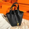 Hochwertige Frauen Bucket Designer -Tasche Tasche Leder Schulter Handtasche Modelle Modelle Unterarm Clutch Bag Lady Black Shop Crossbody Pochette Luxury Duffle Taschen