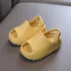 Pantoufles pour enfants Été porte des sandales pantoufles en gros