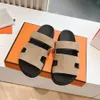 Luxur Designer av högsta kvalitet Mules Sandaler Slides tofflor Kvinnor Sandaler Skor Fashion Outdoor Flat Leather Casual Beach Shoes Stor storlek 35-46