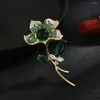 Broschen Mode Crystal Magnolia Blume für Frauen Unisex grüne Pflanzen Party Büro Büro Brosche Pins Accessoires Geschenke