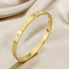Acessórios de pulseira de design da moda de alta qualidade simples e atmosférico Bracelets AccessoriesDense Sense Love Shaped com Carrtiraa Original Bracelets
