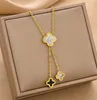 2022 FASIONE Europea e americana Fourleaf Clover Necklace Women039S Gold Titanium Steel Multizircon Shell Piece Tasel Pend4569554