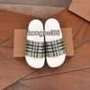 Designer-Hausschuhe Tartan Sandalen Frauen Mode Lederrutschen Strandschuppen Sommer Vintage Nicht-Schlupf-Sandalen Klassische Gummi-Soled Flip-Flops