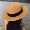 Basker Elegant Sun Protection Cap Stylish Women's Summer Straw Hat Collection British Retro Style för vandring utomhus