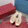 Kutu tasarımcısı ile kadın terlik tb deri düz terlik lüks slayt zarif moda bayan terlikleri orta topuklu terlik yaz plaj ayakkabıları loafers sandal