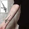 Tattoo overdracht Waterdichte tijdelijke tattoo sticker klassiek zwart pistool klein formaat body art nep tatto flash tatoo polsboot hand voor mannen vrouwen 240426