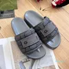 15A Designer Slippers Femmes Slippers Slides Pool Pool Oreiller Sandalman Beach Slippers Mid Heel High Fashion Canvas Luxury Lettre de lettre