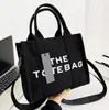 2024 Totväskorna Designer Bag axelväskor Kvinnor reser handväska fashionabla crossbody väska duk öppna högkapacitet shoppingväskor blixtlås