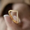 Cluster Rings 18K Gold V-shaped Diamond Ring Female Fashion Simple Jewelry