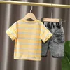 Kledingsets nieuwe kinderen kledingpak Sport Summer Kids Boys Strips T -shirt shorts 2 stks/sets Kids Infant Fashion Cloths Peuter Sportswear