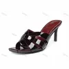 Lüks yüksek topuklu ayakkabı tasarımcısı kadın sandaletler patent deri parti düğün ayakkabı