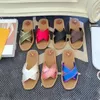 Luksusowe buty designerskie Cross Lettals Sandals swobodne wszechstronne plaży swobodne kapcie