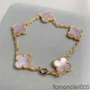 Van Bracelets Designer Luxury Clover Armband Mother of Pearl 18K Gold Brand Love Bangle Charm Shining Crystal Diamond Jewelry for Women Aapt