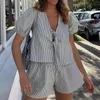 Kvinnors spårningsdräkter Plaid Outfit Loose V Neck Puff Sleeve Front-bindning Toppar Elastiska midjeshorts 2-stycken Summer Set