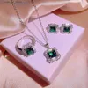 Bröllopsmycken set av hög kvalitet Emerald Square Set 925 Stamps Luxury Full Diamond Pendant Opening Ring Fashion Party Gift H240426