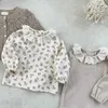 Kinderhemden Frühling Neues Baby Bluse Rüschenkragen Mädchen Basis Kleidung Blumenkind Hemden H240509