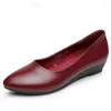 Chaussures décontractées Yaerni Véritable en cuir authentique talons bas Slip on classique Blackwhite Cales pour les femmes de bureau Femme E533