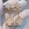 Designer Luxury Jewelry Earring Fanjia Classic 925 Silver Plated Clover Double Flower örhängen med naturlig vit Fritillaria Lätt och het försäljning för kvinnor