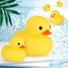 Sand Play Water Fun Cute Yellow Duck med Squeeze Sound Bath Toy Soft Rubber Float Duck Spela Bath Games Fun Gift for Children and Babies Q240426