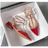 Casual Shoes 2024 Spring Summer lågklackade kvinnors sandaler Fashion Brand Design Pointed Rivet Red