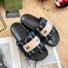 15A Designer Slippers Femmes Slippers Slides Pool Pool Oreiller Sandalman Beach Slippers Mid Heel High Fashion Canvas Luxury Lettre de lettre