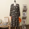 Casual jurken Internet Celebrity Verkocht 189/hanger Chiffon is niet gemakkelijk te rimpelen!VN-NECK BLOEMEN VAND-UP LANGE MOEVE JURK VROUWEN