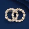 Luxe retro Pearl dubbele letter broche designer merk broches patroon parel diamant voor dames charm bruiloft cadeau partij sieraden accessorie met doos