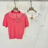 Branda de designer de camisetas feminina High Ding French 24 verão novo M Family Doll decote listra letra de peito Menas de malha de manga curta Mulheres