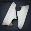 Scarpe casual in pelle piena in pelle sportiva spessa crepelnetto atletiche piatti allenatori leggeri allacciati da uomo alte suola toppa topi sneaker