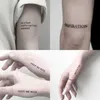 Tatueringsöverföring 30 -arkvattentät tillfällig tatuering klistermärke svart djävulen sover inte engelska bokstäver tatoo fal tato hals handled för kvinnliga män 240427