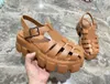 Plataforma de sandália de verão Casual Sandals Alfabeto Captinheiro de fivela de couro Mulher de sapatos de sapatos de solada grossa Sapatos femininos de moda de moda grande tamanho 35-41 com caixa