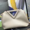 Bolsos de hombro Bolso para mujeres 2024 Triángulo invertido Portable de un solo hombro Messenger