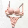 Kvinnors trosor bekväma och smidiga rosa sexiga kvinnors underkläderuppsättning bokstäver vatten diamant push up underkläder märke plus size bh kort set sömlös underkläder2404