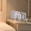 Accessoires Mermoire d'alarme à LED numérique 2 ports USB Ports de nuit de nuit LED LED TABLE SNOOZE FONCTION DE BULLITÉ RÉGLABLES CORLOGES