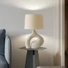 Bordduk Modern enkel och innovativ vardagsrum bordslampa nordiskt tyg sängbord forskning konstnärlig designer modell rum bordslampa 240426