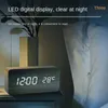 Corloges de table de bureau Ménières d'alarme intelligente LED en bois moderne pour les chambres table de chevet carré Contrôle de la voix de bureau
