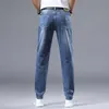 Luxus -Lichtjeans für Herren High -End European Modemarke gedruckt Slim Fit Small Feet Hosen Korean Edition Elastic Jugend