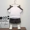 Set di abbigliamento Nuovi set di vestiti per bambini estivi Set di magliette da stampa in cotone in cotone+cortometraggi per culo 2 pezzi abiti per bambini per la tuta per bambini