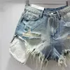 Dames shorts 2024 Zomer Nieuwe damesgat denim shorts hoge taille afslank pittig meisje a-line haveloze rand shorts y240425