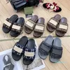 15A Designer Slippers Femmes Slippers Slides Pool Pool Oreiller Sandalman Beach Slippers Mid Heel High Fashion Canvas Luxury Lettre de lettre