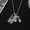 Hangende kettingen Takahashi Feather hanger ketting heren getijden Retro lange mouwen trui trui keten unisex hiphop sieraden groothandel Q240426