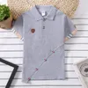 Pojkar sommarbarn polo skjorta randiga barn pojkar polo skjortor England stil mode pojkar designer kläder skola uniform topp 240425