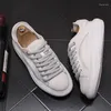 Scarpe casual sneakers in pelle maschile 2024 di alta qualità per uomini e traspiranti e traspiranti zapatillas hombre