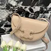 Women Retro Original Cellin Designer Bags New Saddle Bag Leather Half Round Moon Bag Fashion Crossbody Crossbody Womens ذات الشعار الأصلي عالي الجودة