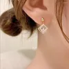 Boucles d'oreilles Stud Fyjs Unique Light Yellow Color Rhombus Rhombus Forme Imitation Perle pour les femmes avec des bijoux en strass