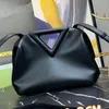 Bolsos de hombro Bolso para mujeres 2024 Triángulo invertido Portable de un solo hombro Messenger