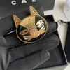 Boutique de 18K Gold Broch Brand Designer Nuevo gato en forma de gato Broche de ropa de alumno de altura de alta calidad Broche de ropa de regalo boutique de alta calidad