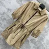 Urban Sexy Dresses Designer Spring/Summer New Nanyou Miu Thin and Western على الطراز الغربي تقليل الترفيه عن خطاب الجيب على النقيض من فستان الرقبة